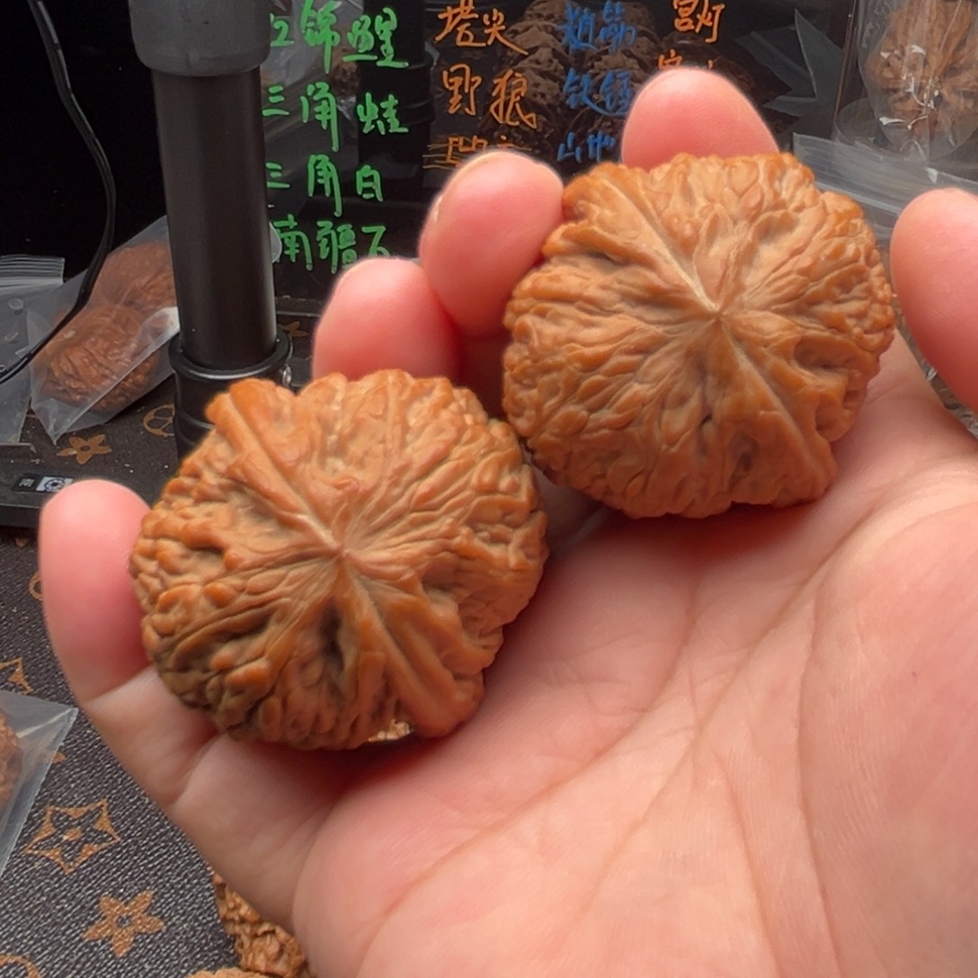 文玩核桃吊坠御尊