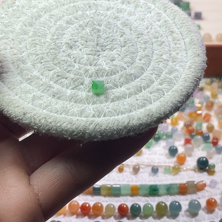 翡翠散珠未镶嵌定制翡翠桶珠卡5.5*5.5