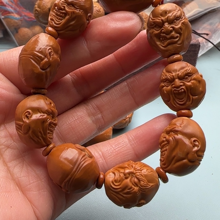 橄榄核手串雕刻工艺