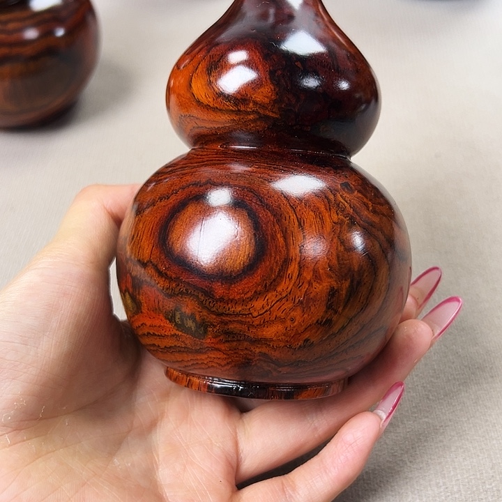 金**蝶老挝大红酸枝葫芦一个