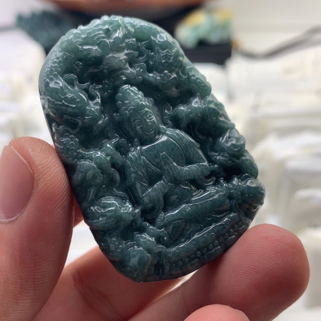 颈饰未镶嵌翡翠观音（有瑕疵）