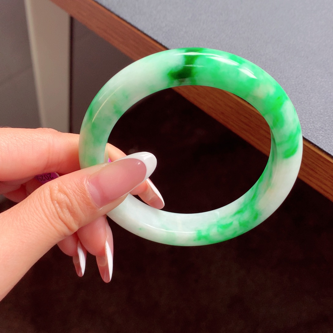 翡翠手镯未镶嵌请****妞缅甸翡翠手镯