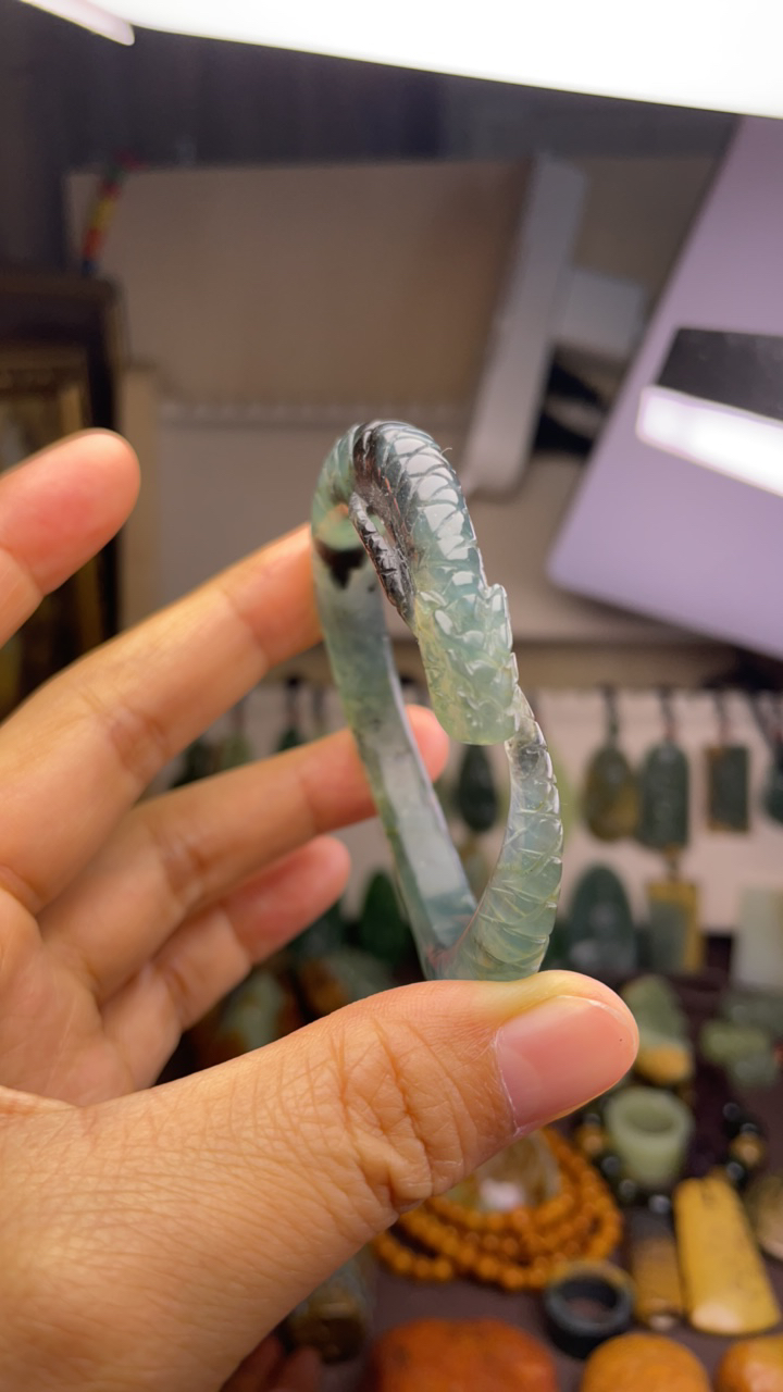 天然岫玉孔雀蓝54口径