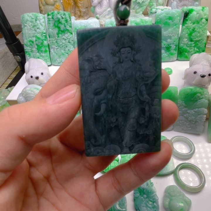翡翠未镶嵌颈饰翡翠