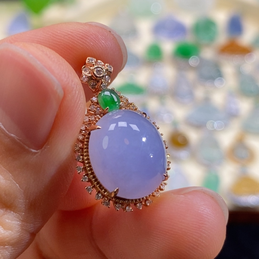 翡翠18K金镶嵌颈饰