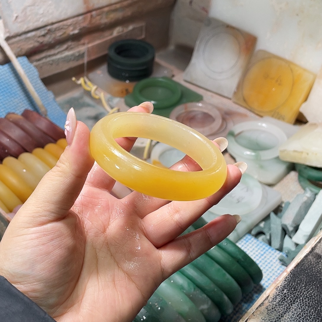 T***r石英岩玉未镶嵌手镯