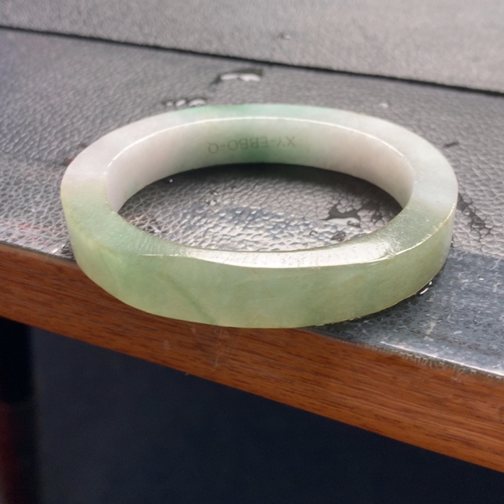 定制翡翠未镶嵌手镯