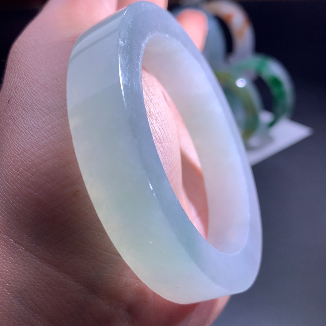 定制翡翠未镶嵌翡翠手镯