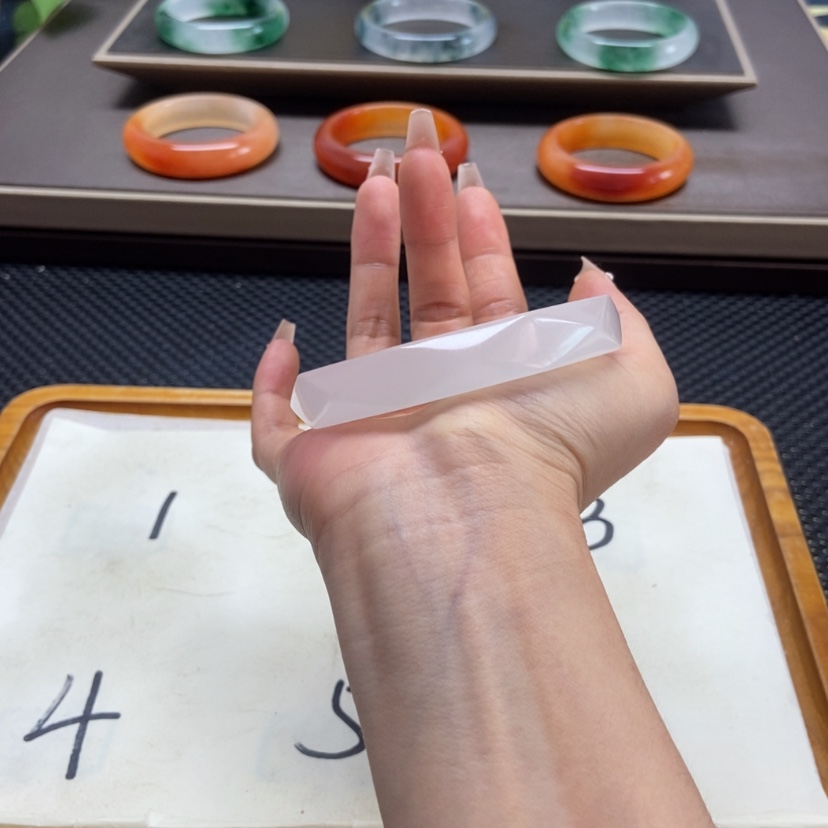 【闪购商品】石英质玉手镯未镶嵌