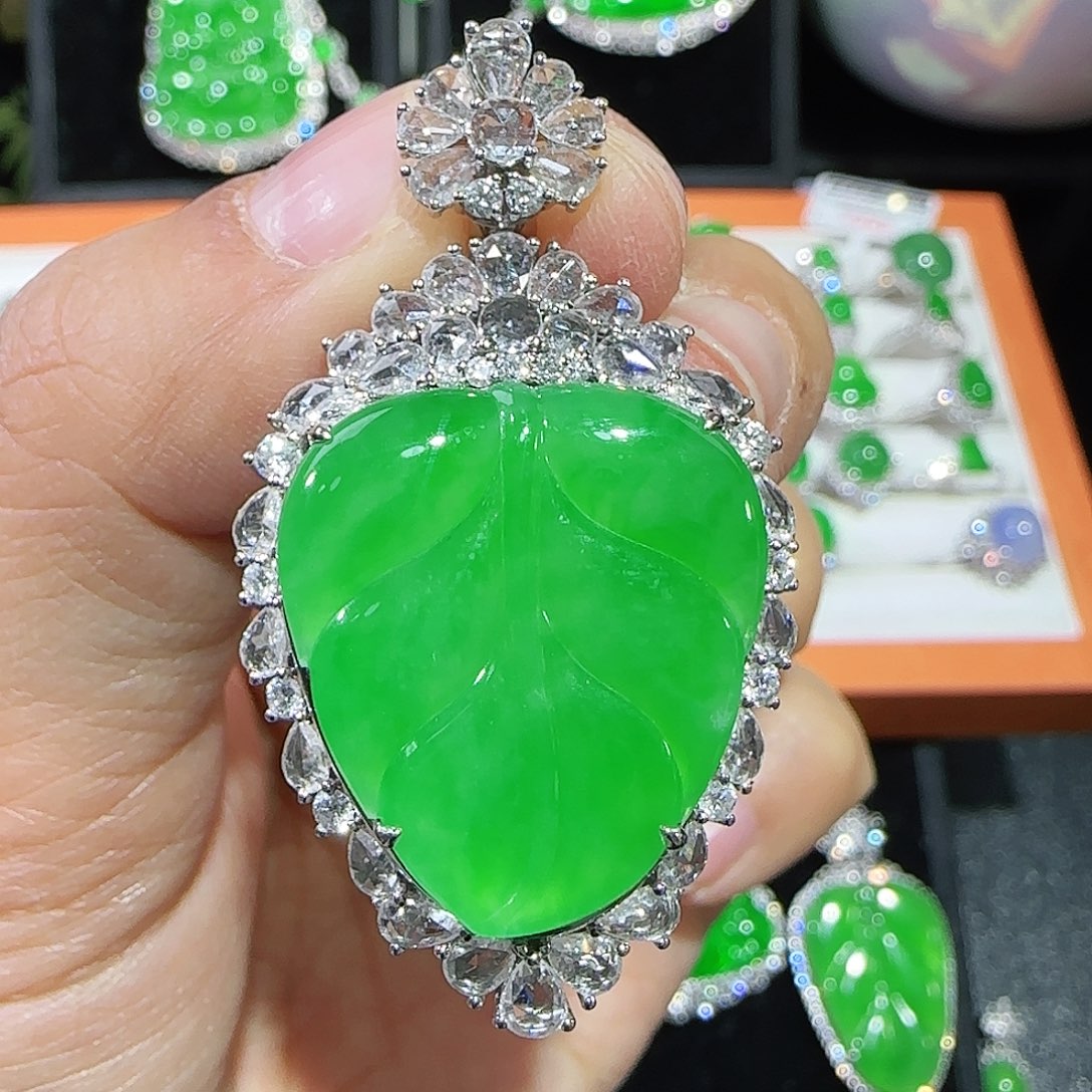 翡翠吊坠(不含链)18K金镶嵌