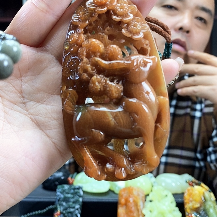 蛇纹石玉吊坠未镶嵌