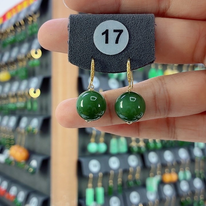 和田玉18K金镶嵌耳饰