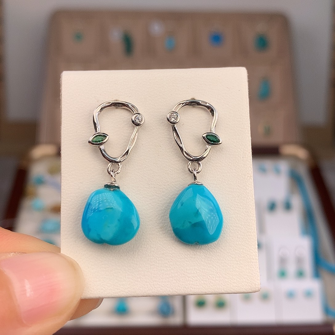 绿松石足银镶嵌耳饰