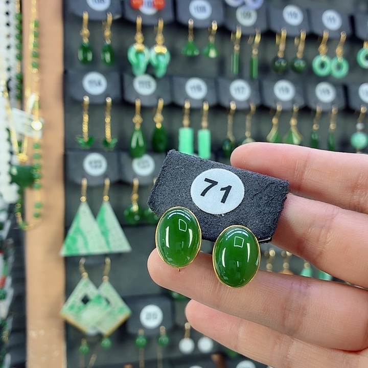 和田玉18K金镶嵌耳饰