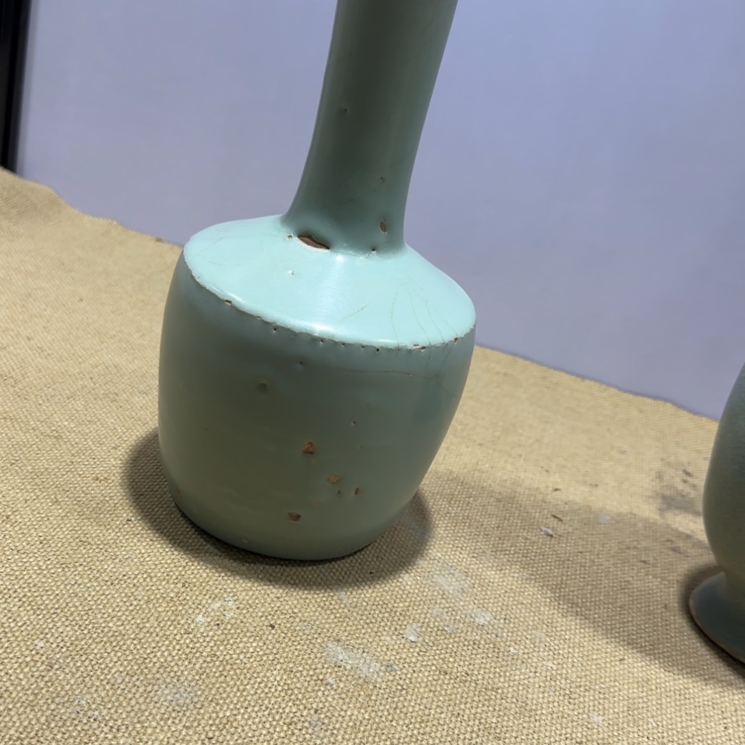 卢***遥陶摆件如此。        