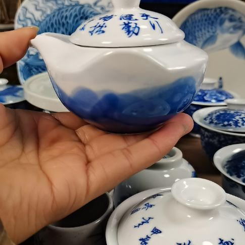 微瑕景德镇陶瓷青花泼墨山水手抓壶