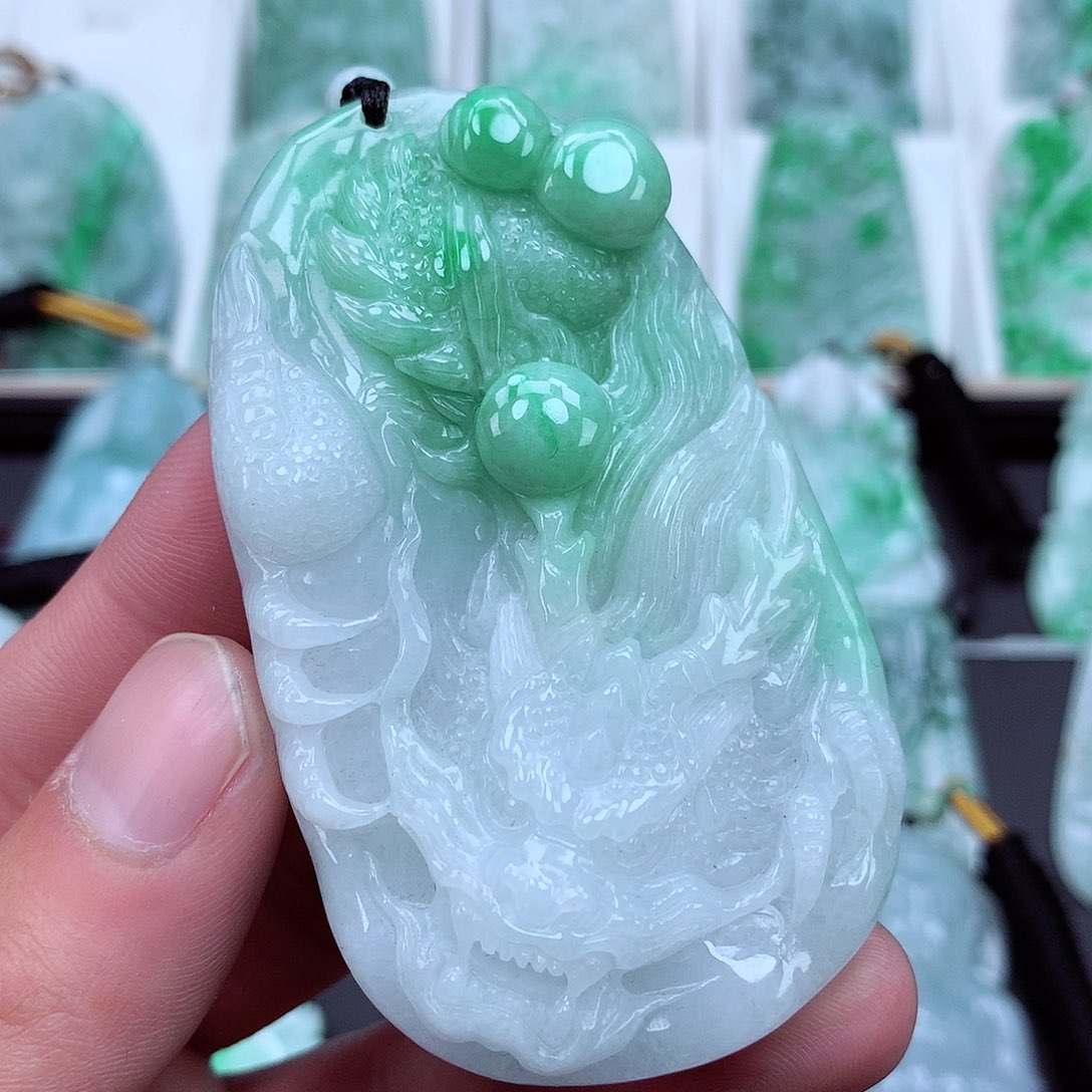 翡翠颈饰未镶嵌翡翠吊坠