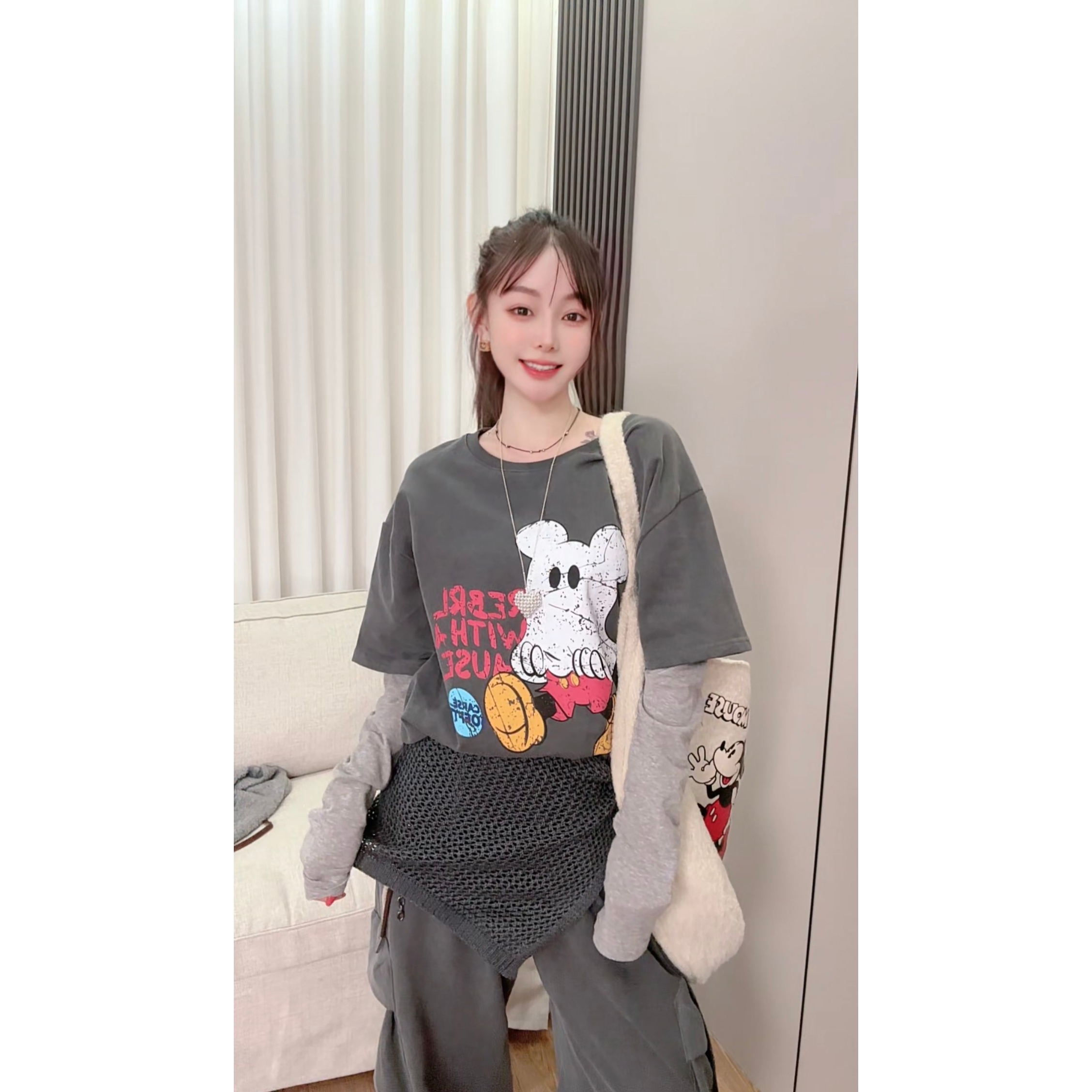 短袖圆领宽松型女性印花做旧T恤