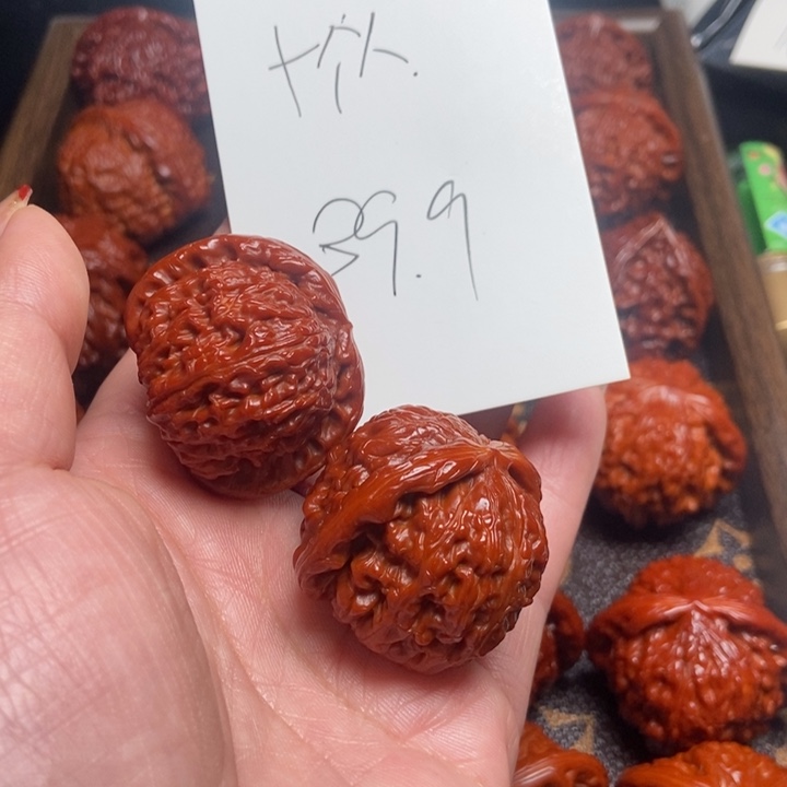 文玩核桃吊坠白狮