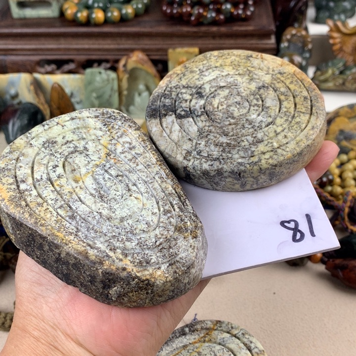 岫岩河磨玉（透闪石质玉）小摆件有瑕未镶嵌