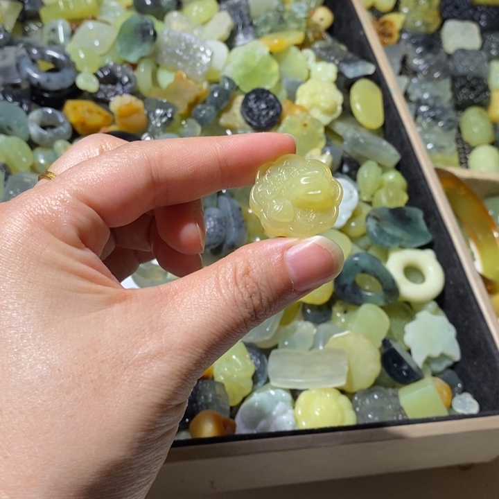 蛇纹石玉合金颈饰