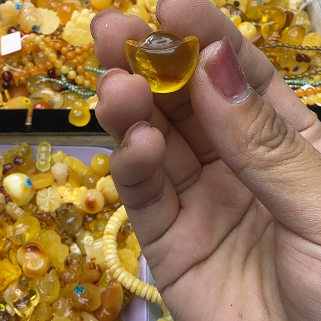 墨***雨琥珀未镶嵌裸石2.17g微瑕