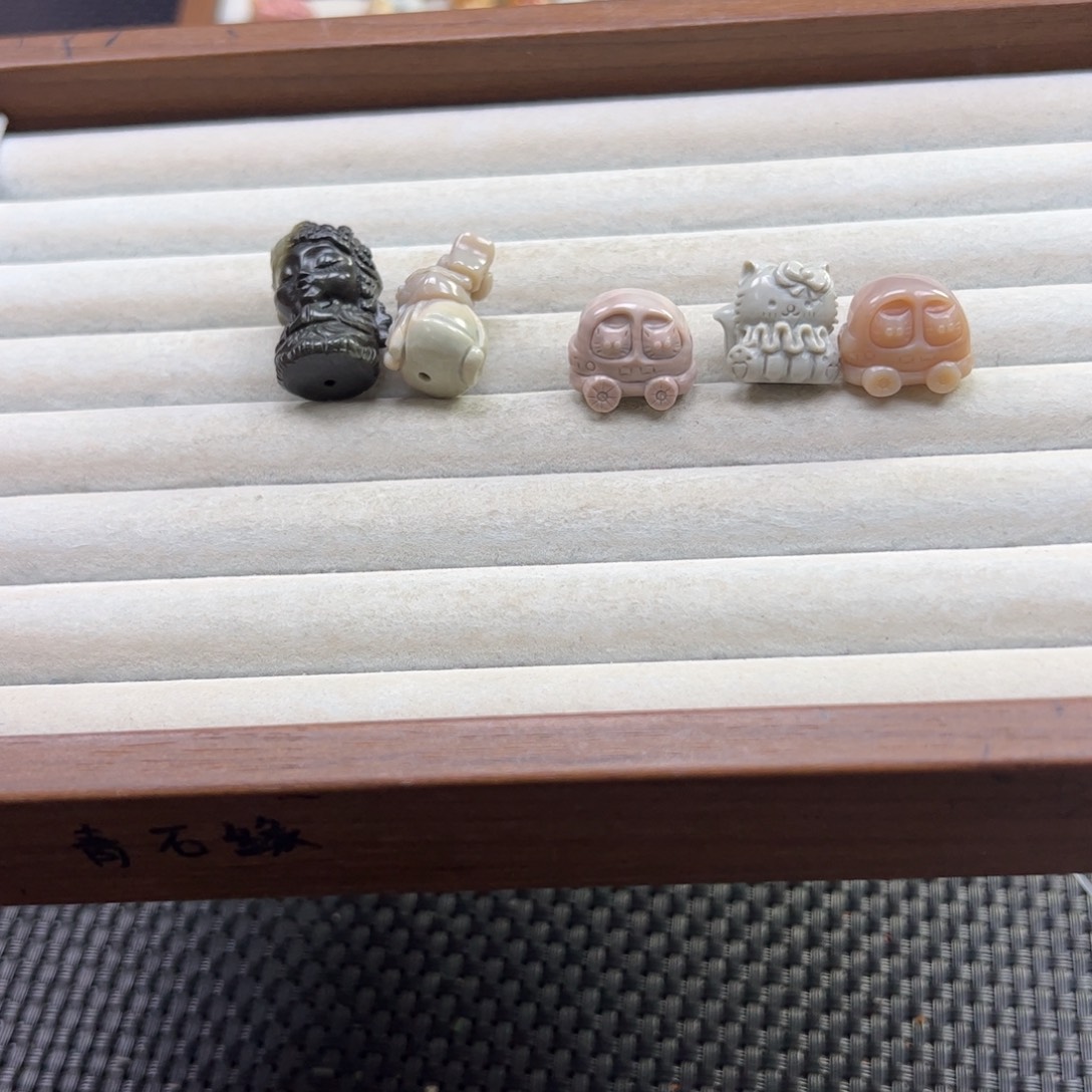 我***强石英质玉未镶嵌珠宝半成品