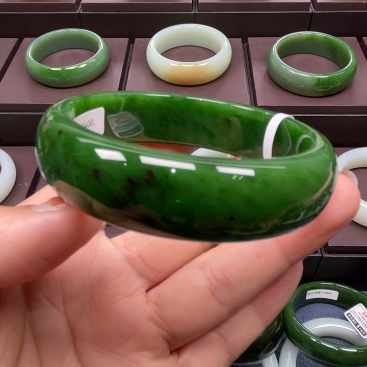 和田玉未镶嵌手镯