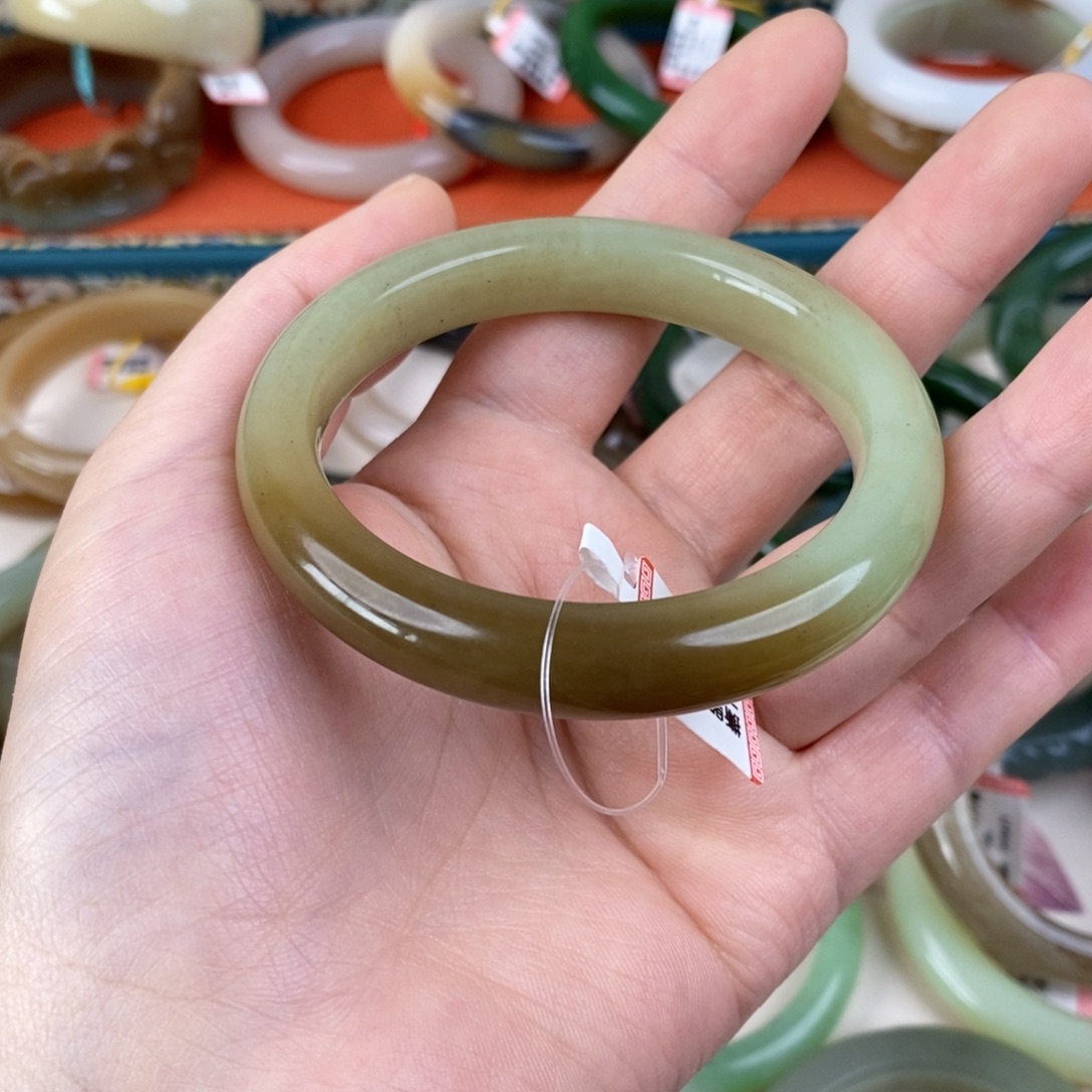 和田玉未镶嵌手镯56.5漏