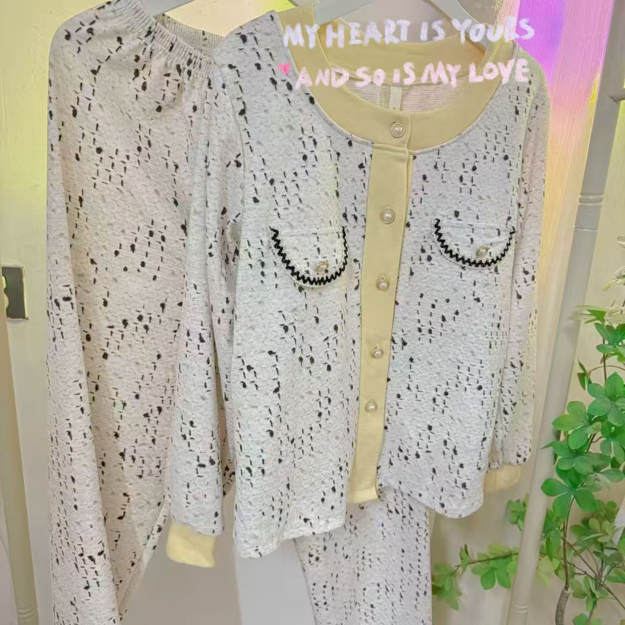 100-女士秋冬季奶黄边针织纹理小香风带胸垫家居服套装