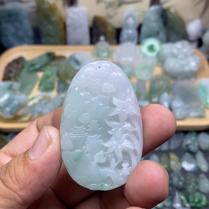 翡翠未镶嵌颈饰山水