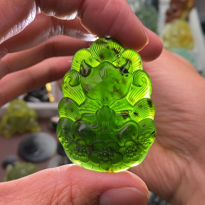 蛇纹石玉颈饰未镶嵌