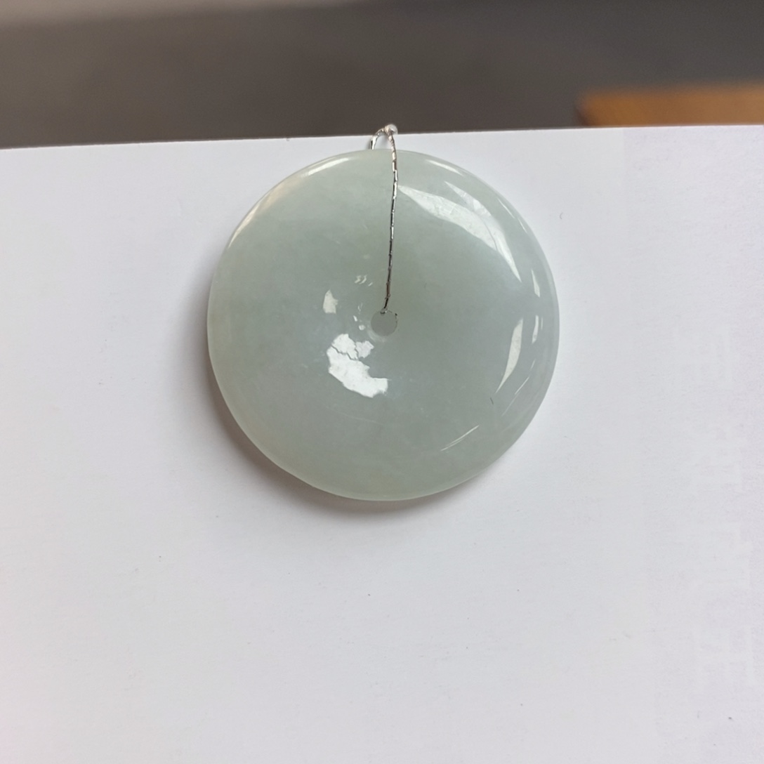 翡翠颈饰未镶嵌平安扣