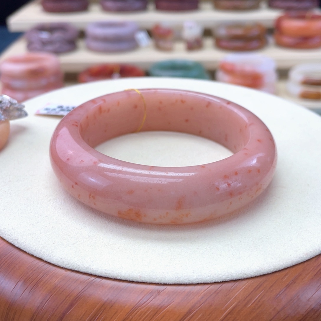 星***回石英岩玉手镯未镶嵌