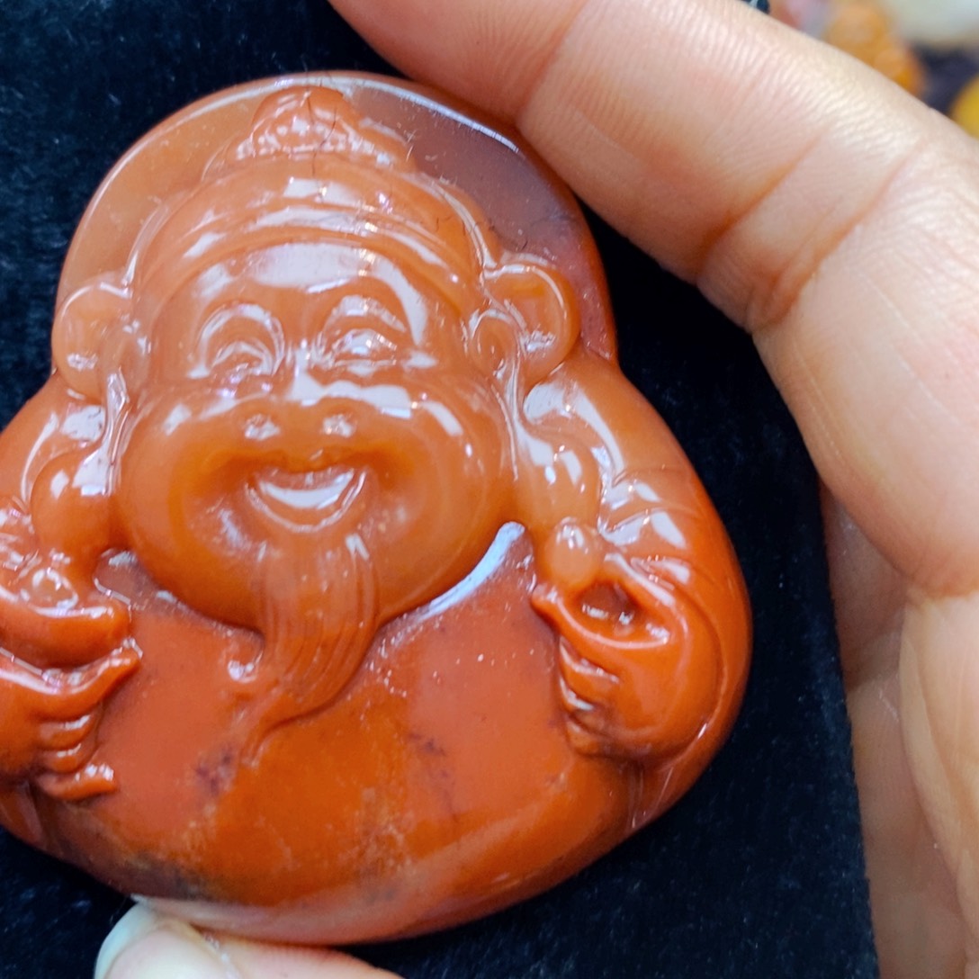 未镶嵌石英质玉（黄龙玉）颈饰