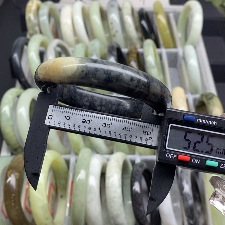 蛇纹石玉手镯629未镶嵌