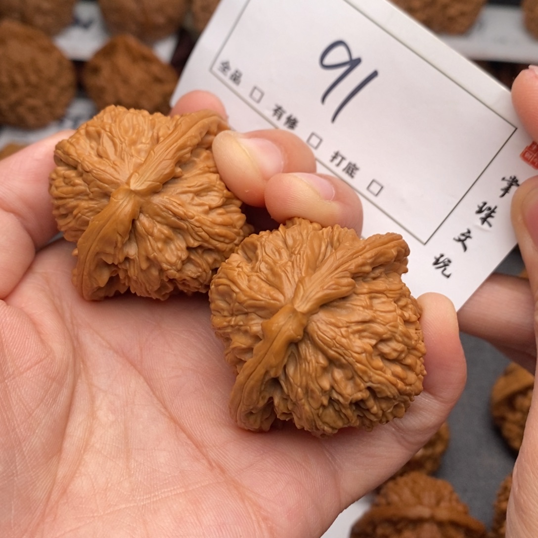 文玩核桃吊坠45白狮子91