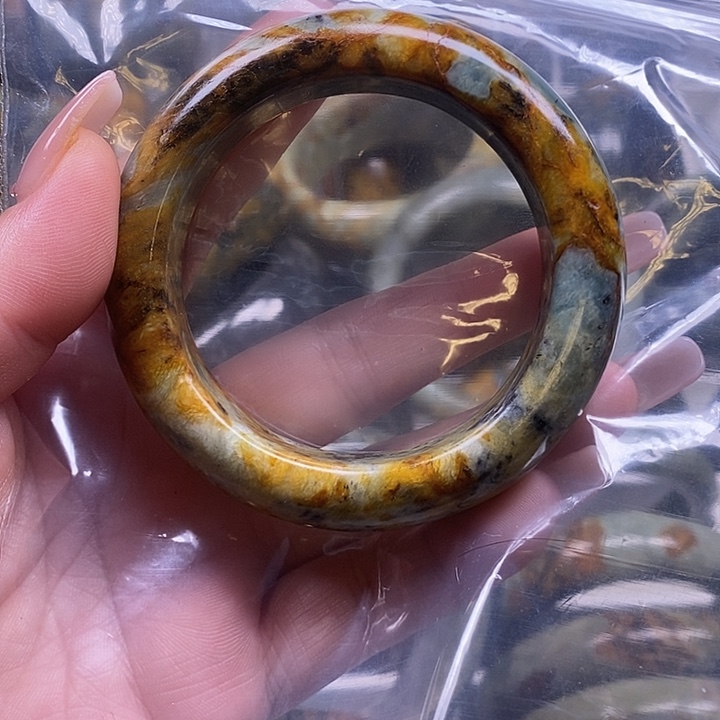 相***生蛇纹石玉未镶嵌手镯