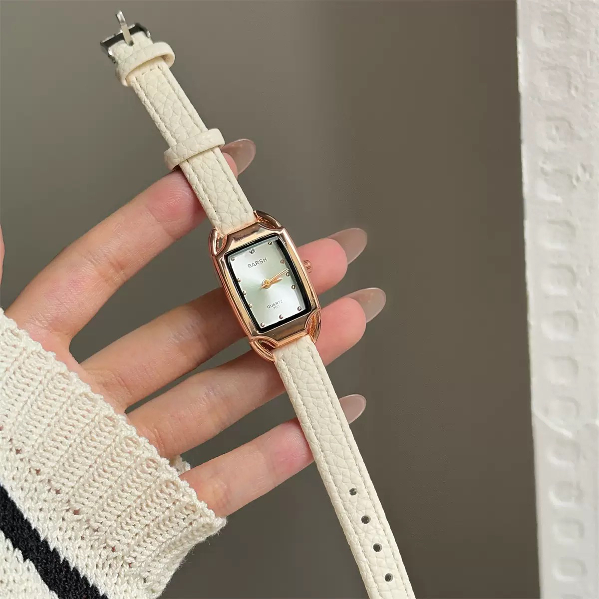 女士法式复古石英手表简约气质轻奢小众高级感精致皮带腕表BS8656