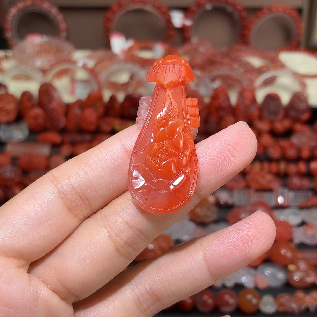 绿***舟南红玛瑙未镶嵌颈饰琵琶吊坠