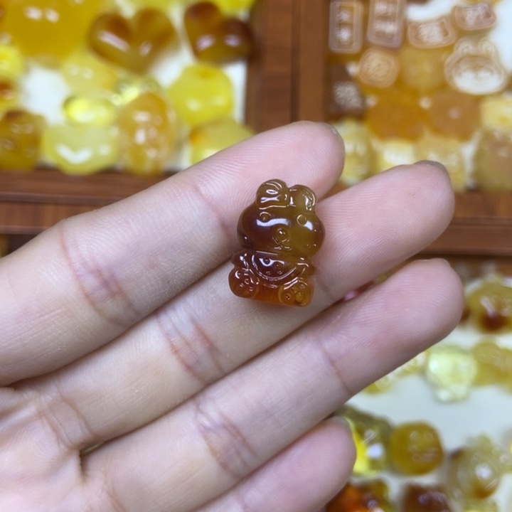 橄榄核吊坠小兔子172