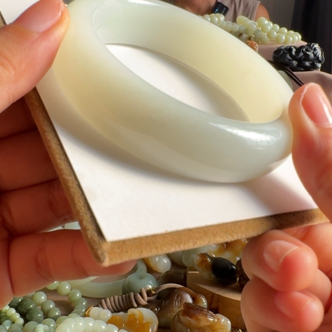 和田玉（糖玉）未镶嵌颈饰