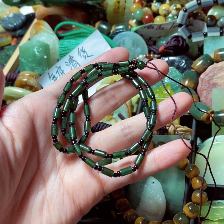 蛇纹石玉颈饰未镶嵌