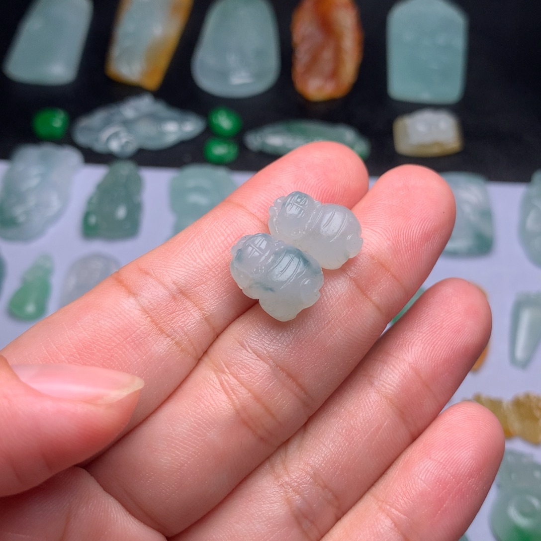****多定制翡翠未镶嵌老虎