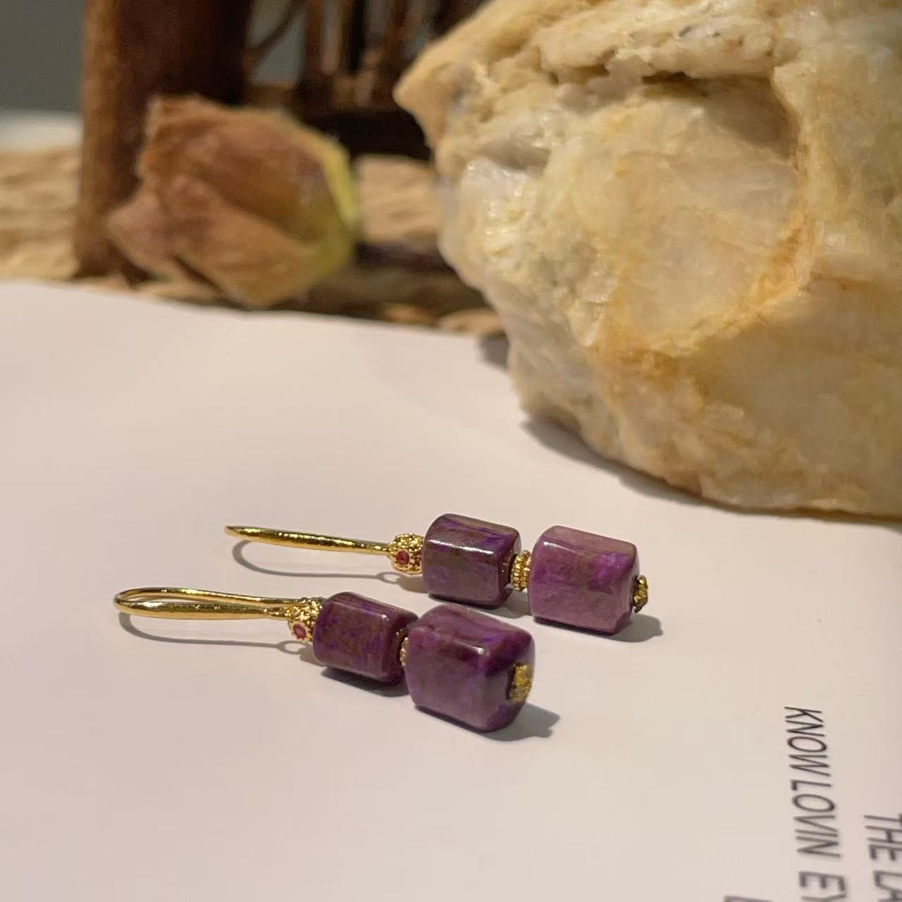 舒俱来酱红耳钩/18k/AZB5504（衔月）