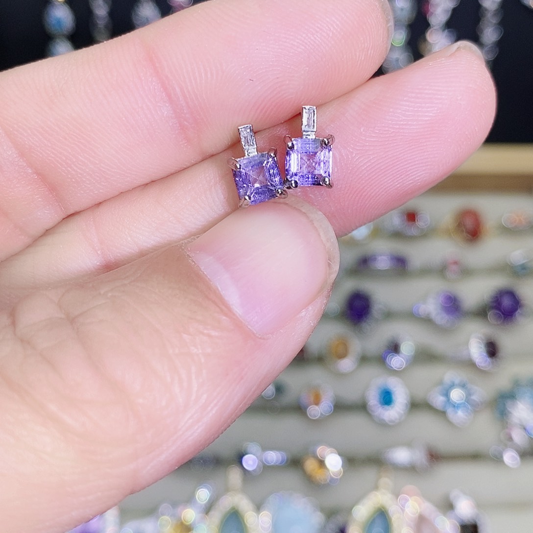 未镶嵌耳饰坦桑石