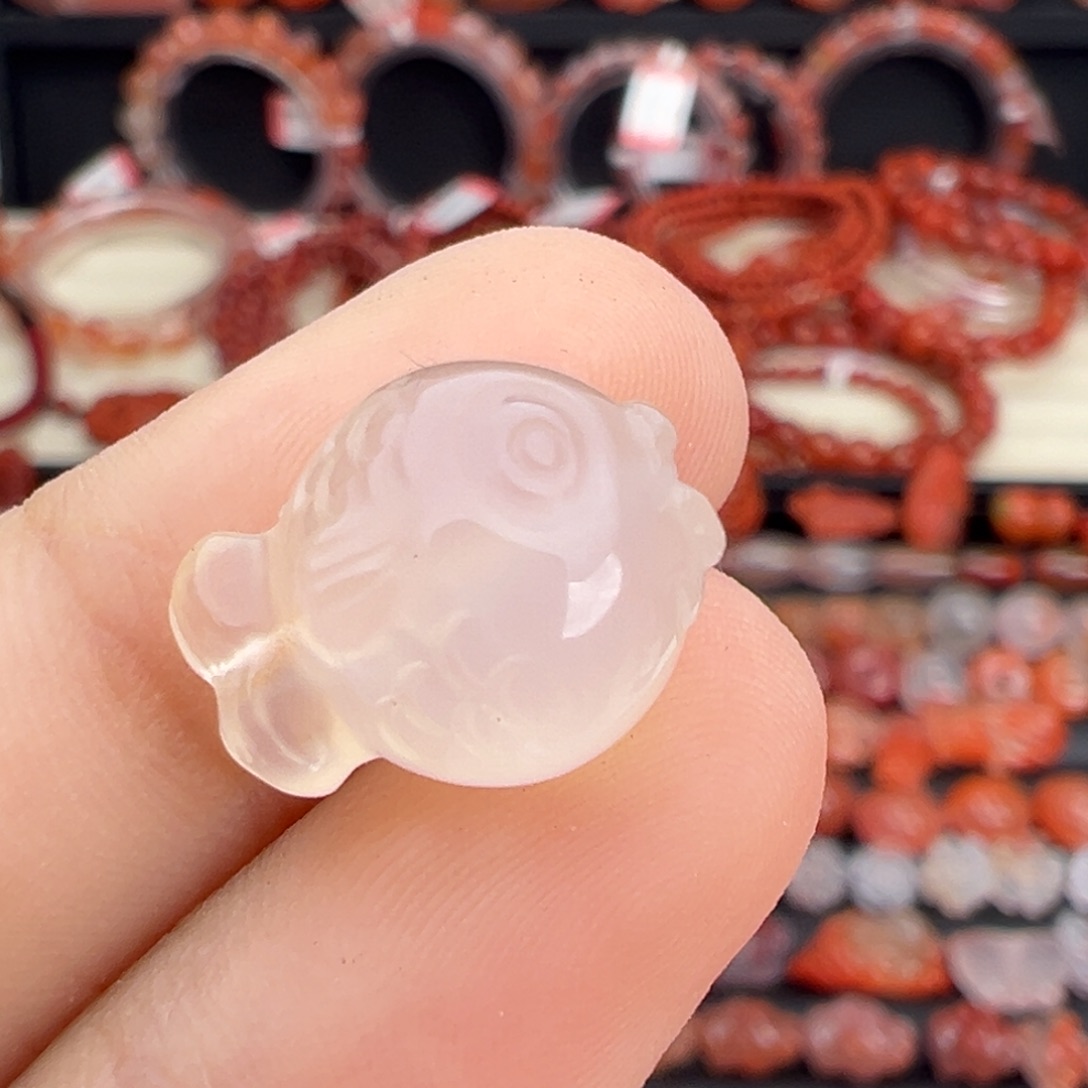 南红玛瑙未镶嵌颈饰嘟嘟鱼