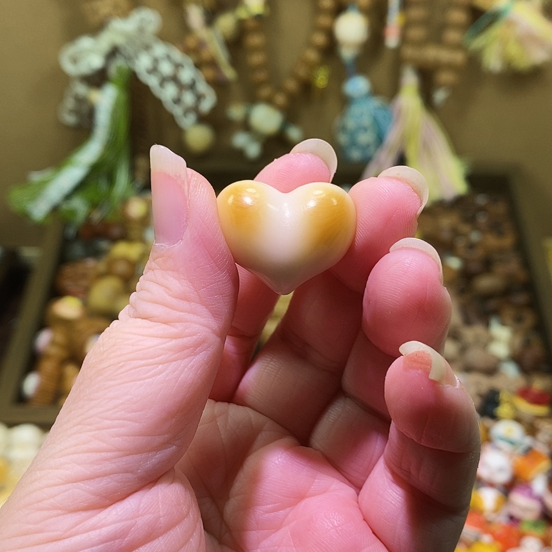 猴头核桃吊坠炭烤爱心