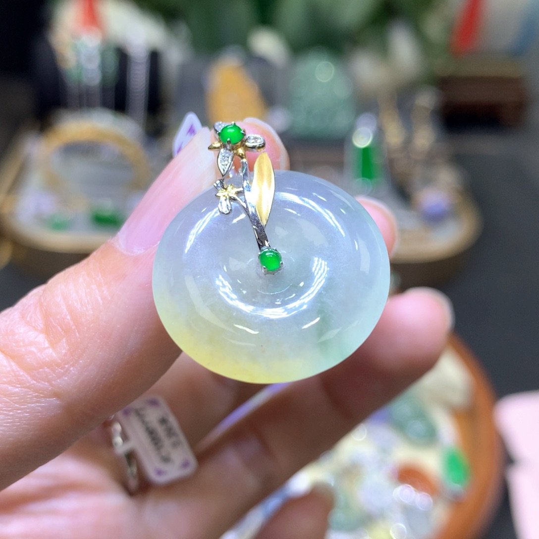 翡翠18K金镶嵌颈饰翡翠吊坠项链