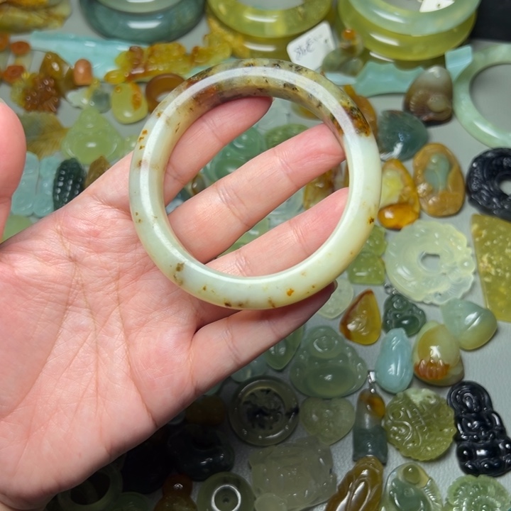 蛇纹石玉未镶嵌微瑕